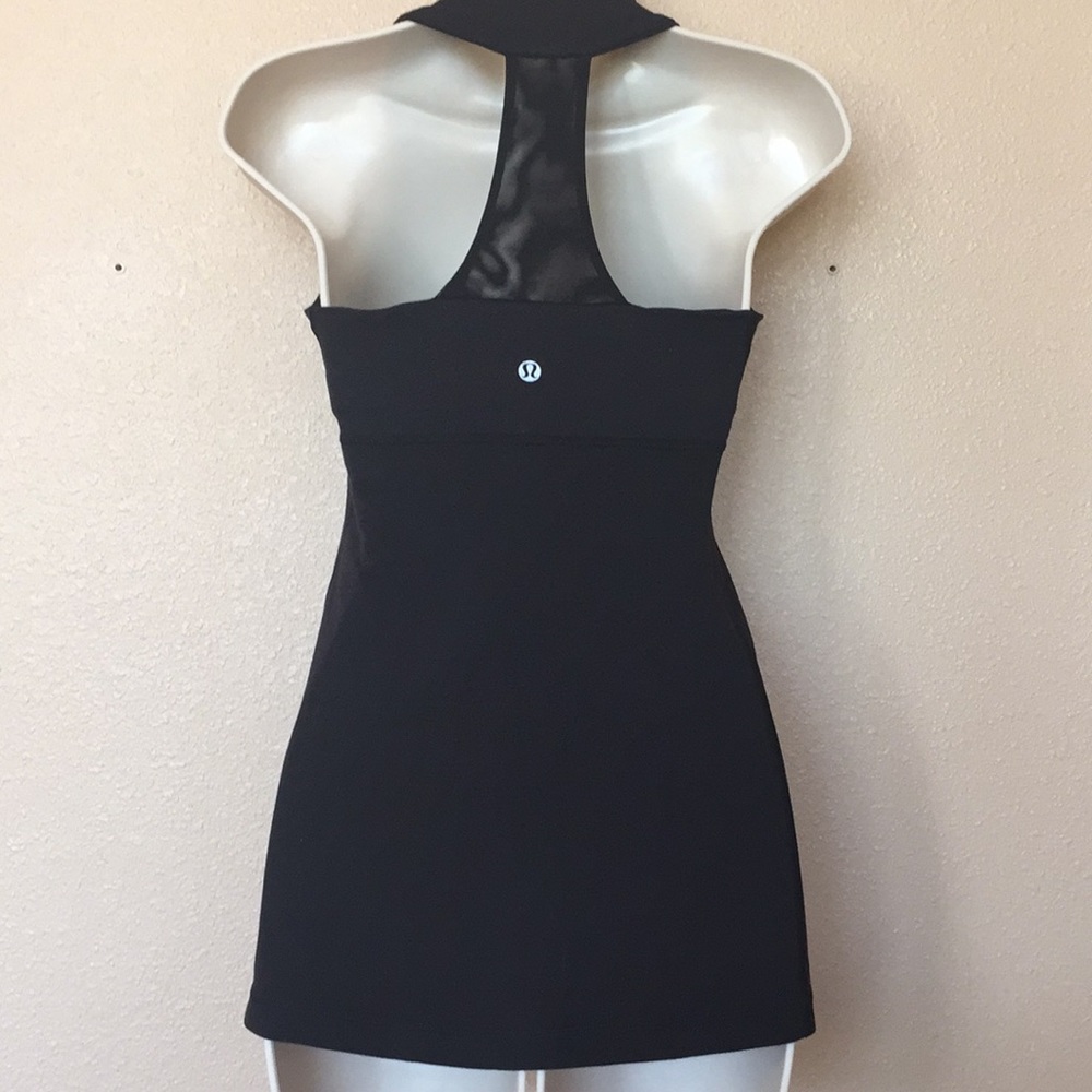 Lululemon black racer back tank shelf bra